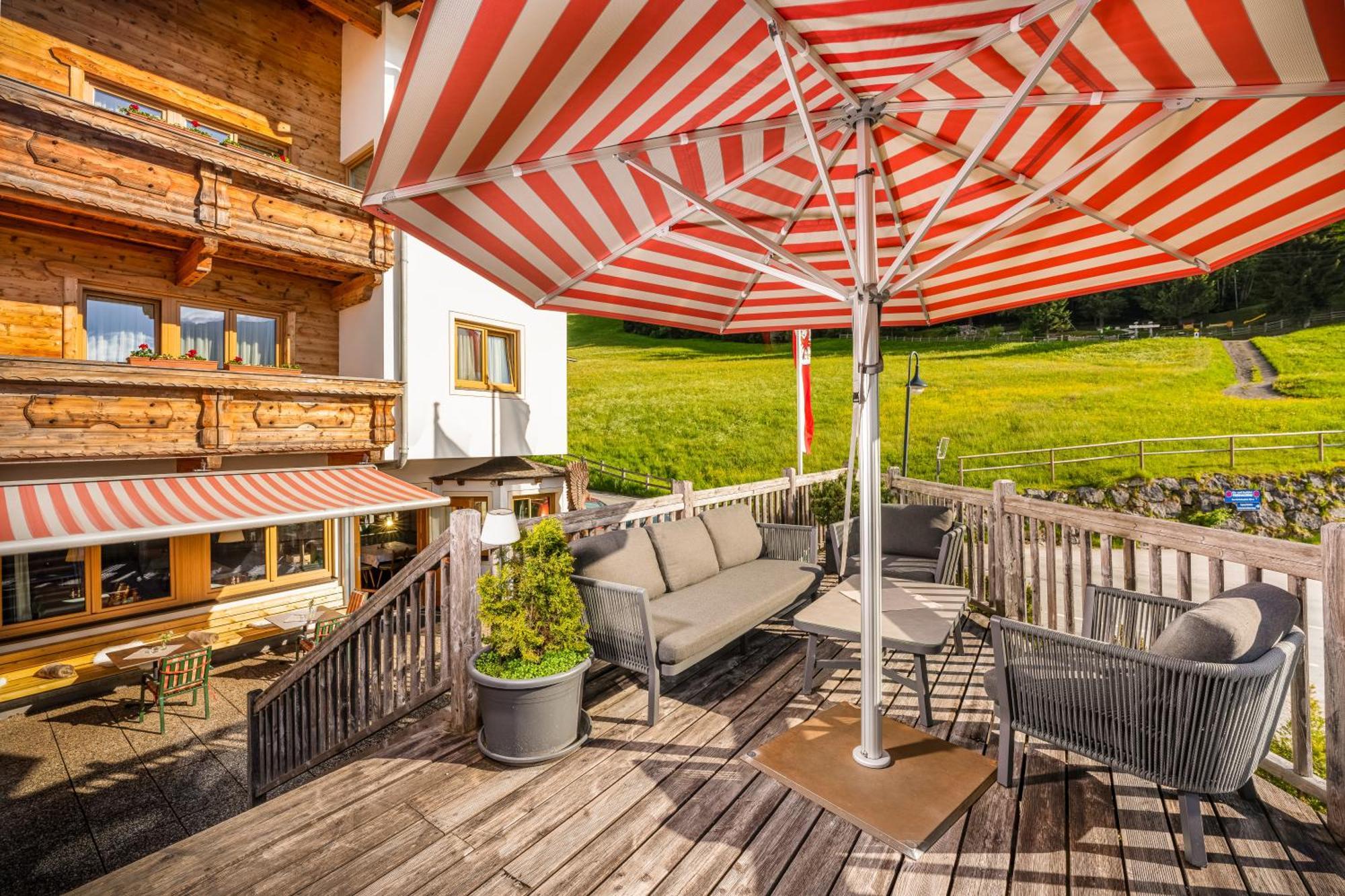 Alpen Wohlfuehlhotel Doerflwirt Hainzenberg Eksteriør bilde